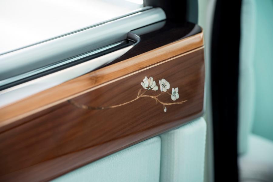  Rolls-Royce Phantom Serenity 2015 года  (фото 14 из 17)
